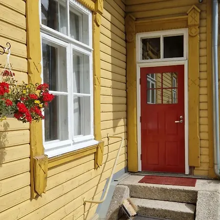 Vahtitupa Tuurin Asemalla , Omakotitalo Laehellae Veljekset Keskistae * Туури