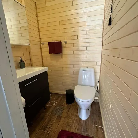 Casa de Férias Vahtitupa Tuurin Asemalla , Omakotitalo Laehellae Veljekset Keskistae