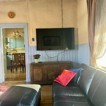 Casa de Férias Vahtitupa Tuurin Asemalla , Omakotitalo Laehellae Veljekset Keskistae *