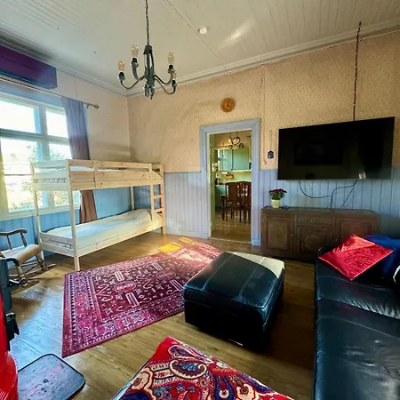 Vahtitupa Tuurin Asemalla , Omakotitalo Laehellae Veljekset Keskistae *