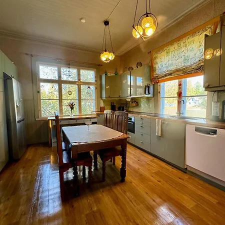 Vahtitupa Tuurin Asemalla , Omakotitalo Laehellae Veljekset Keskistae * Tuuri